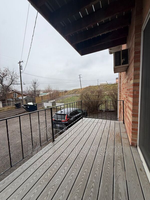 Building Photo - 1122 1st Ave SW