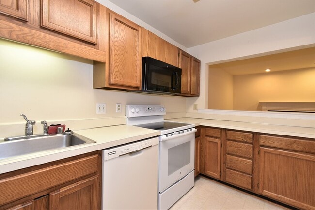 Building Photo - Big and Beautiful 2 Bedroom, 2 Full Bathroom, North Bethesda Condo!