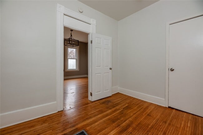 Building Photo - 144 Adams St