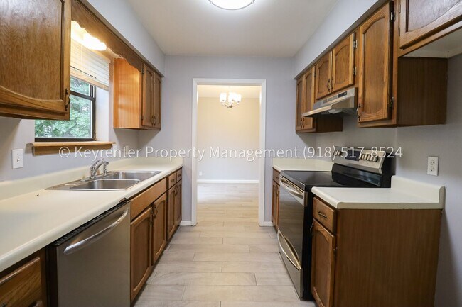 Building Photo - 3 Bedroom Gem in Union Schools! Available for Immediate Move In!