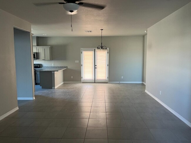 Building Photo - 10615 E 45th Pl