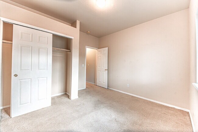 Building Photo - 3080 Mandalay Grove