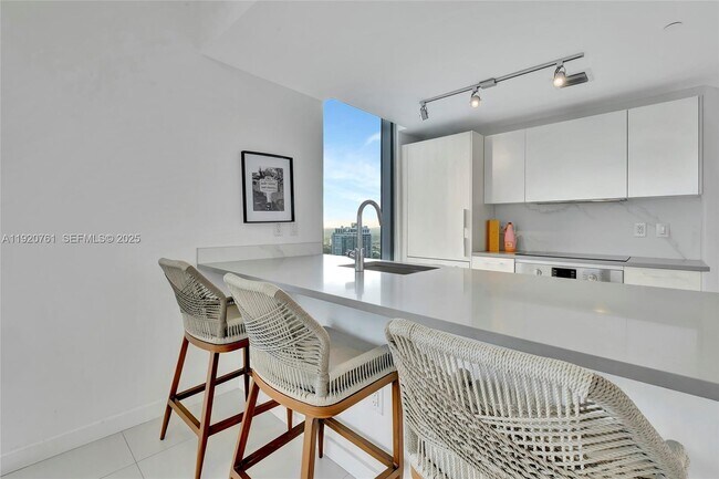 Building Photo - 501 NE 31st St