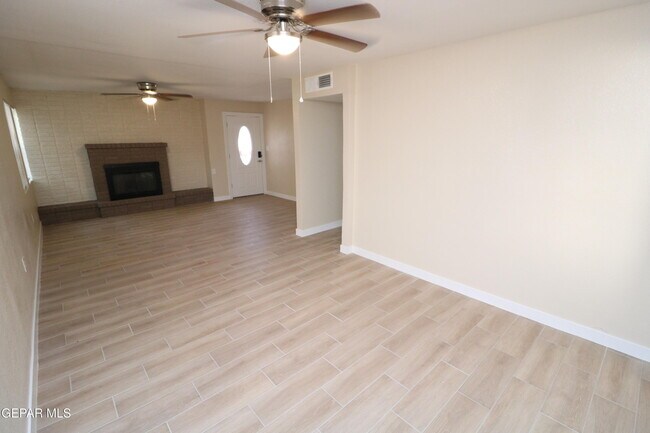 Building Photo - 536 Bataan Cir