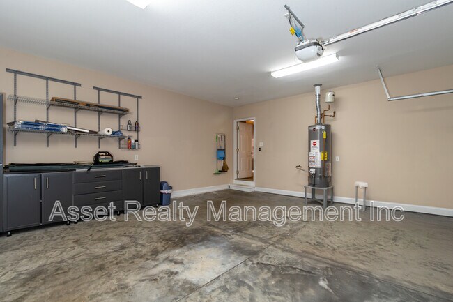 Building Photo - 8334 Bay Gardens Ln