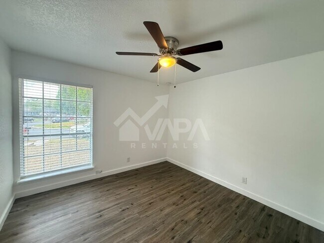 Building Photo - 7239 Glen Hill Dr