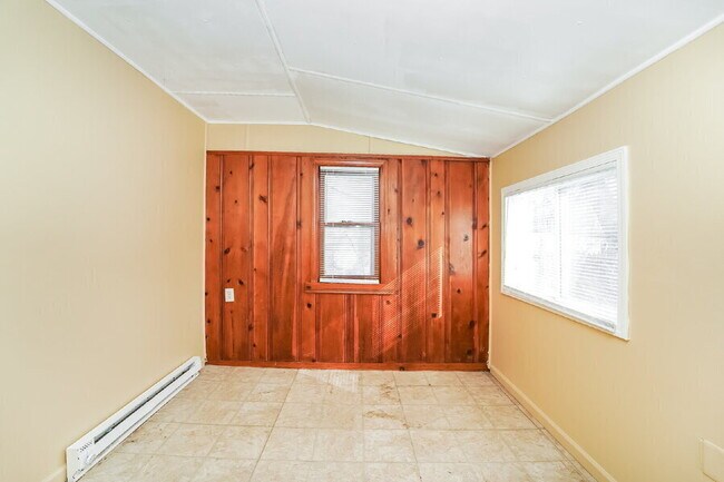 Building Photo - 3989 E 177th St