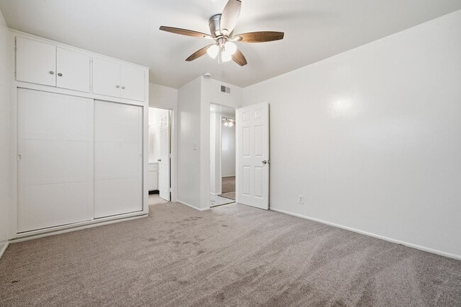 Building Photo - 4911-4911 River Ave