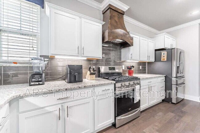 Building Photo - 5217 S 65th Pl