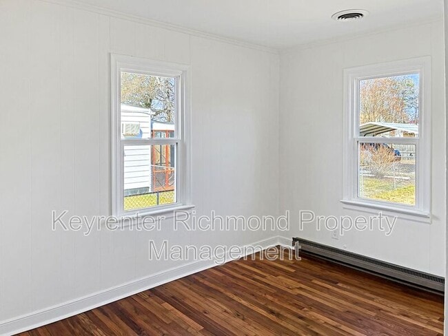 Building Photo - 518 E Read St