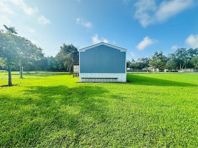 Building Photo - 9012 Spruce St