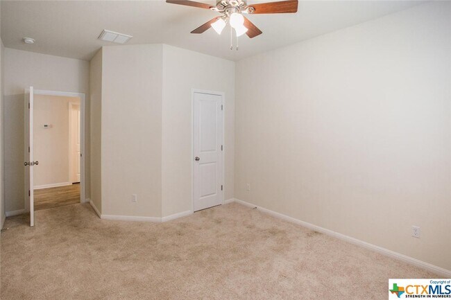 Building Photo - 242 Mossycup Dr