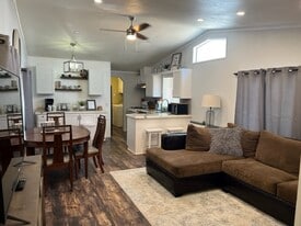Building Photo - 4344 La Mesa Rd