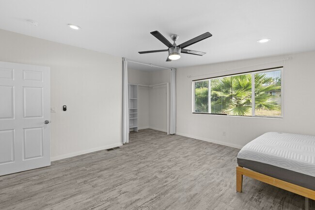 Building Photo - 5431 Mary Ln Dr