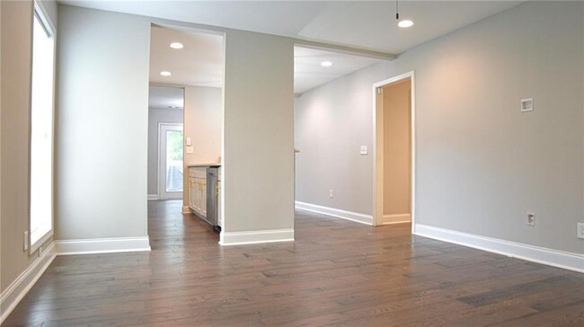 Building Photo - 1223 Bridges Ave SW