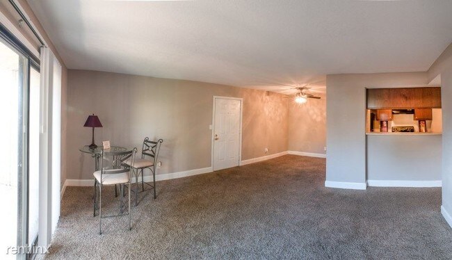 Building Photo - 1 br, 1 bath Apartment - Rosehill Pointe  - B