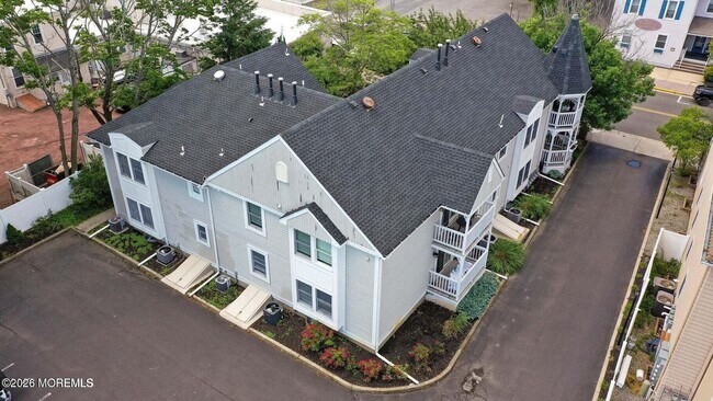 Building Photo - 606 Bay Ave