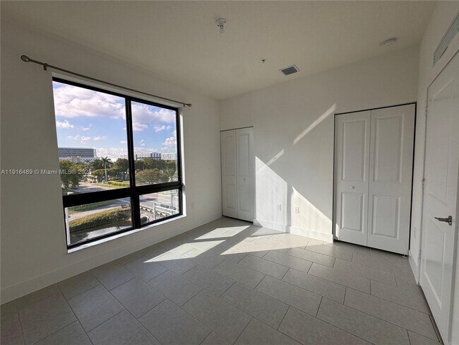 Building Photo - 8167 NW 41st St