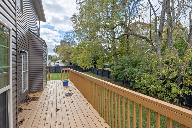 Building Photo - 2505 Eastway Dr