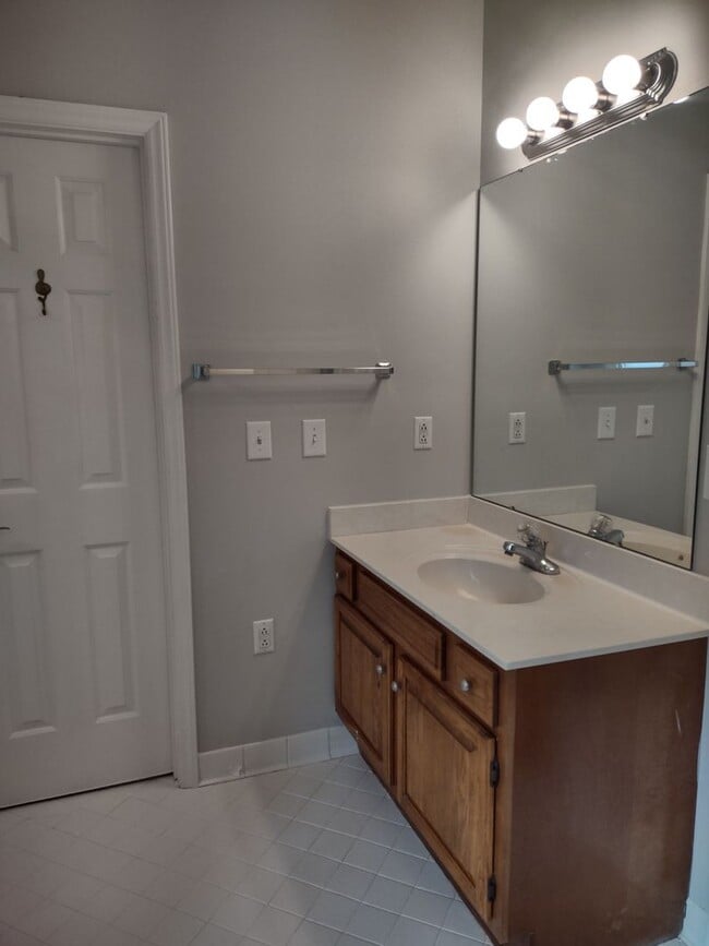 Building Photo - Move-In ready Home located in the Winterbr...