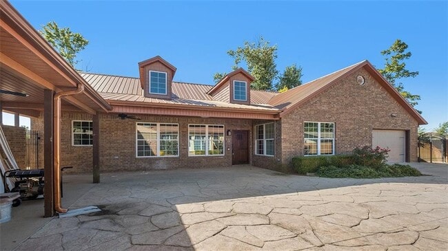 Building Photo - 1414 W Cypress St