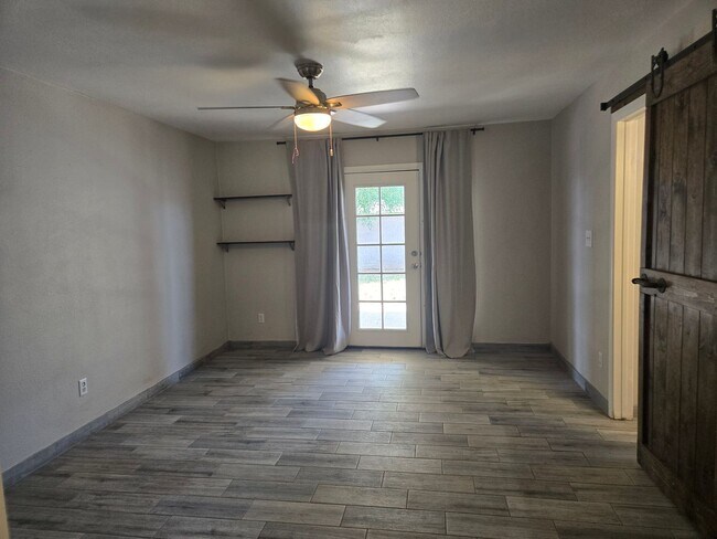 Building Photo - Coming Soon! ?Beautiful 4 bed, 2 bath Home, NO HOA! (Available 05/15/26)