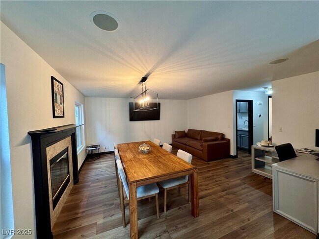 Building Photo - 2056 Pinion Springs Dr