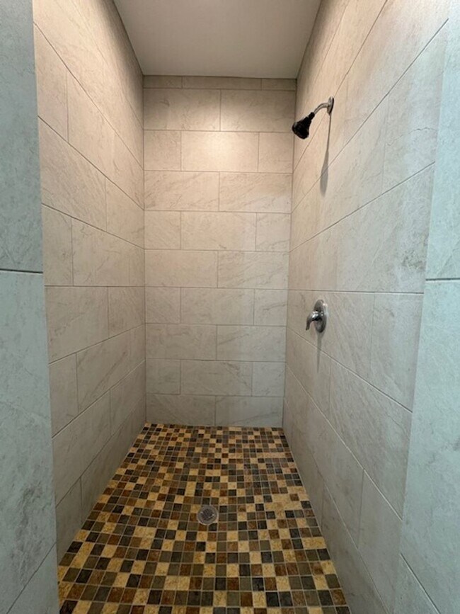 Building Photo - DCR602