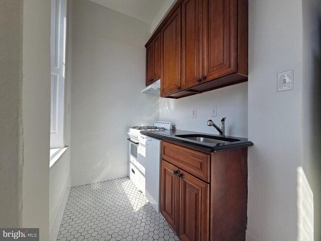 Building Photo - 348 Green Ln