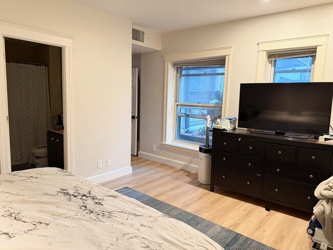 Building Photo - 416 Commonwealth Ave