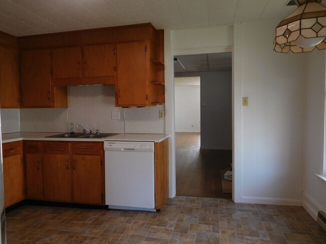 Building Photo - 122 Clayton Ave