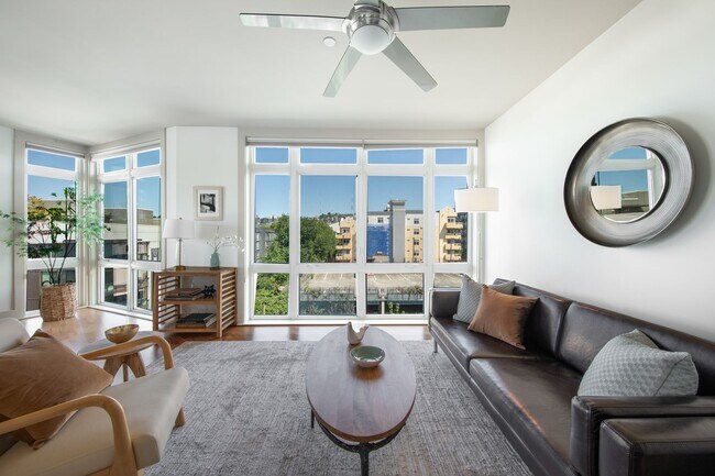Building Photo - Matae Condominiums - Lower Queen Anne/Bell...