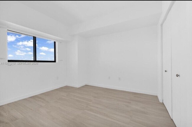 Building Photo - 460 NE 28th St