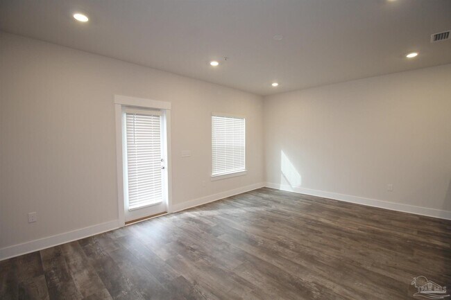 Building Photo - 1635 Iroquois Ct