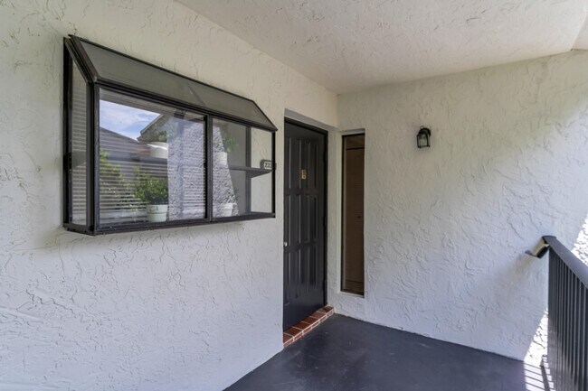 Building Photo - 1224 S Military Trail