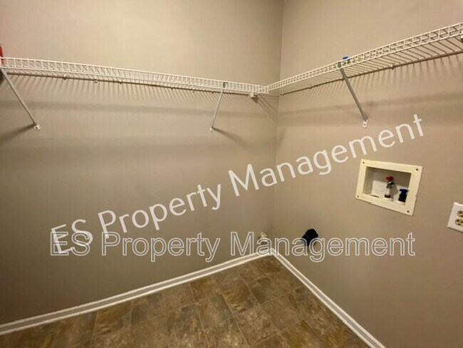 Building Photo - 8415 Ash Grove Dr