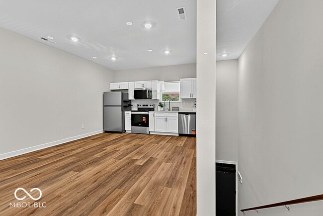 Building Photo - 4456 Caroline Ave
