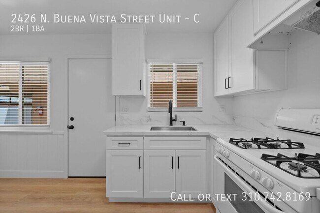 Building Photo - 2426 N Buena Vista St