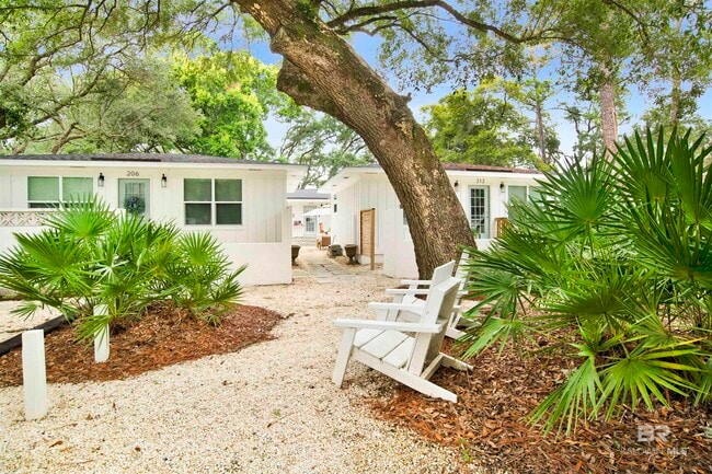 Building Photo - 208 E 22nd Ave