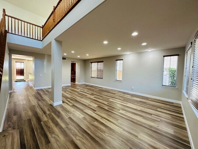 Building Photo - Oversized 5 bedroom Copper Canyon Murrieta...