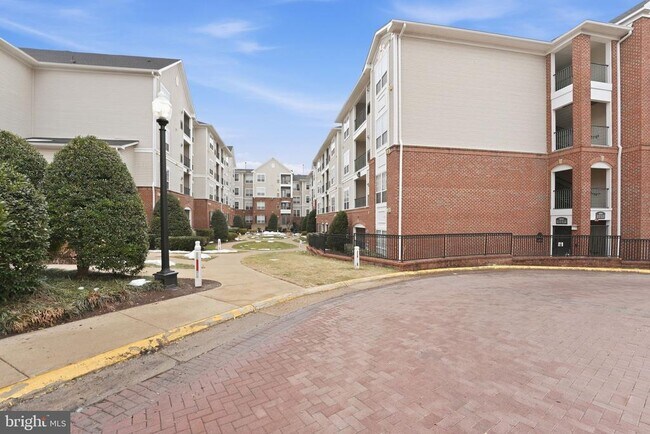 Building Photo - 4850 Eisenhower Ave