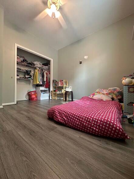 Bedroom 3 Again - 121 Candleberry Cir