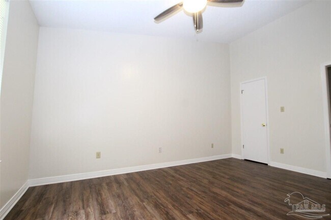 Building Photo - 9345 Chisholm Rd