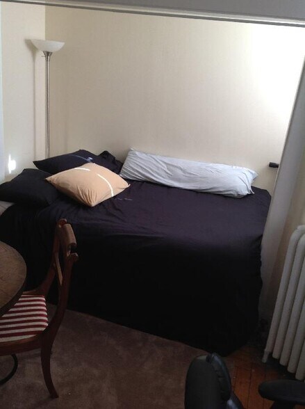 Building Photo - 65 Burbank St