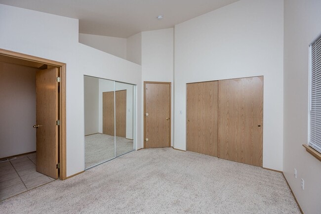 Building Photo - Rambler 3 Bedroom 2 Bath Fenced Yard - Orting
