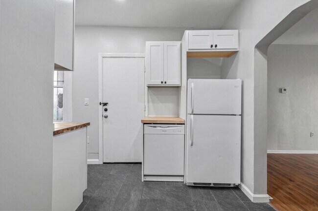 Building Photo - 346 39th St