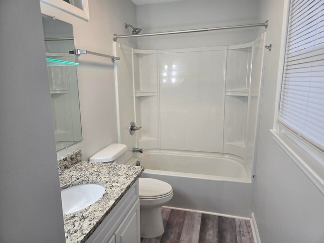 Building Photo - 4580 Hickory Dr