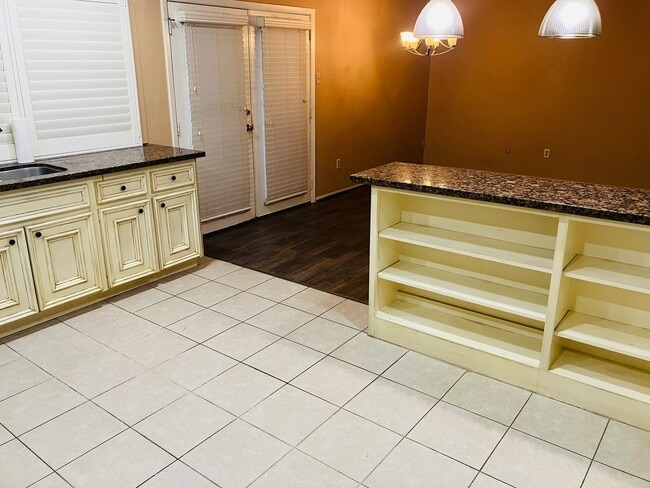 Building Photo - 14426 Kemrock Dr