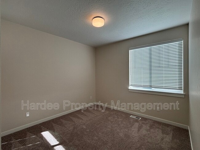 Building Photo - 1878 W Blue Lightning St