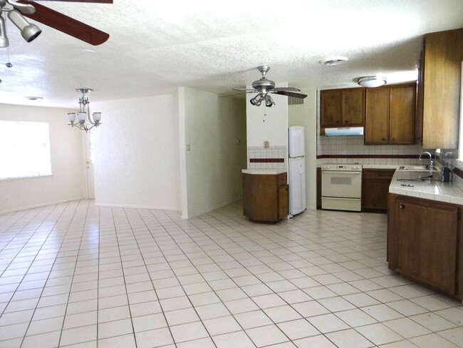 Building Photo - 130 Mansfield Ferry Rd